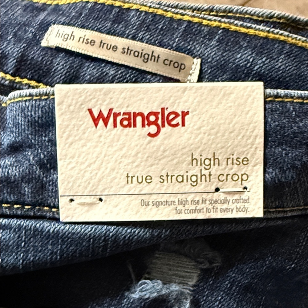 Wrangler High Rise Straight Crop Jeans in Classic Blue. Size 18/34. XXX